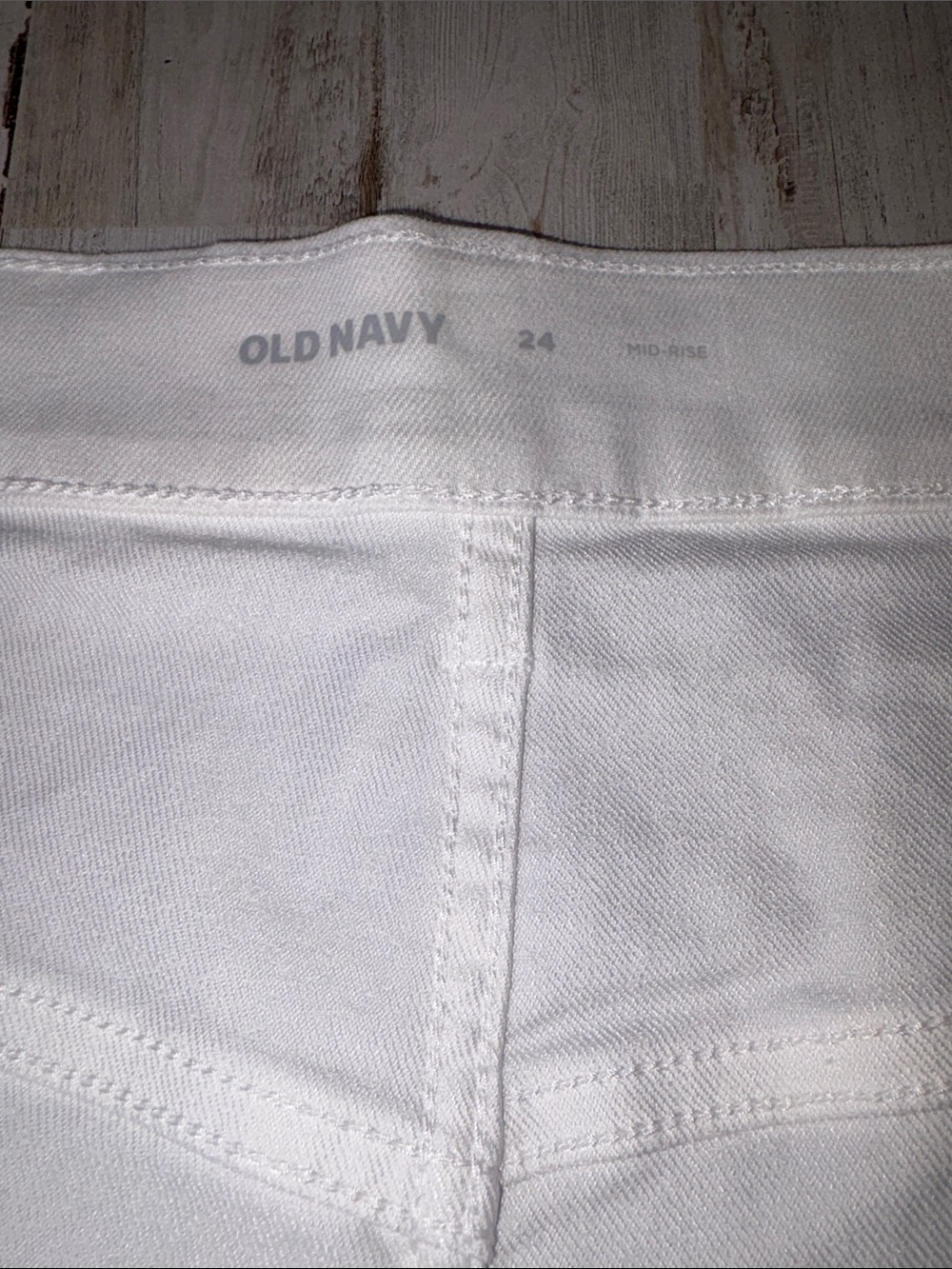 Old Navy High-rise White Denim Rolled Cuff Shorts Plus Size 24 - Picture 3 of 13